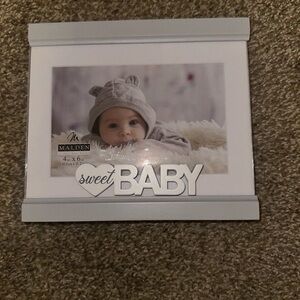 Malden Black and White Photo Frame